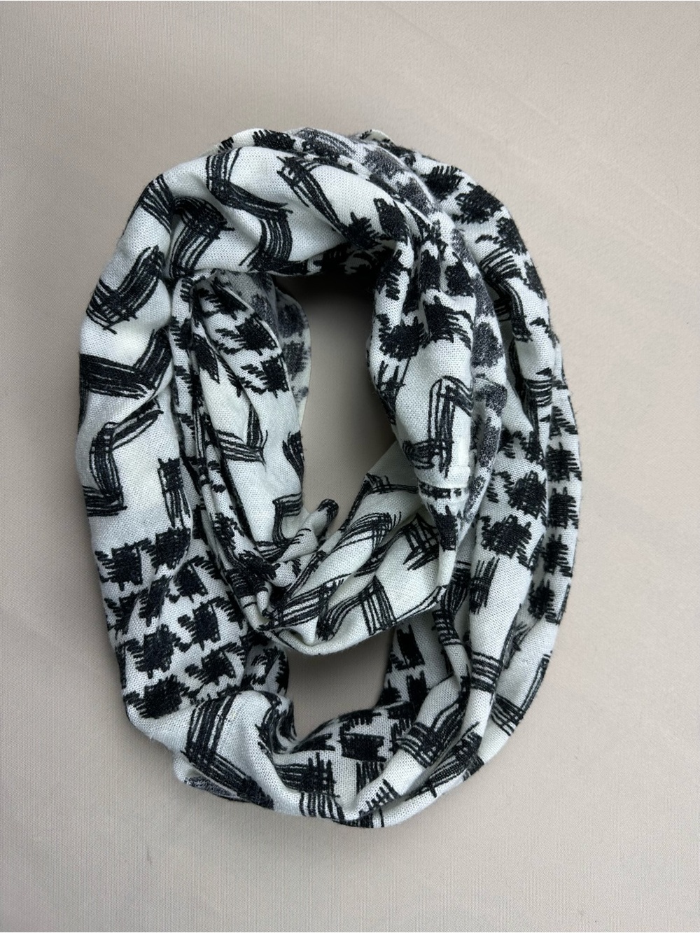 Shiraleah Chicago Black & White Houndstooth Chevron Scarf Wrap 66x27